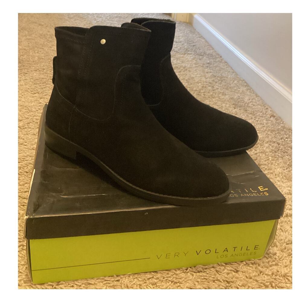 Very Volatile Jericho Boots Womens Leather Ankle Booties Size 8 Black NEW NIB